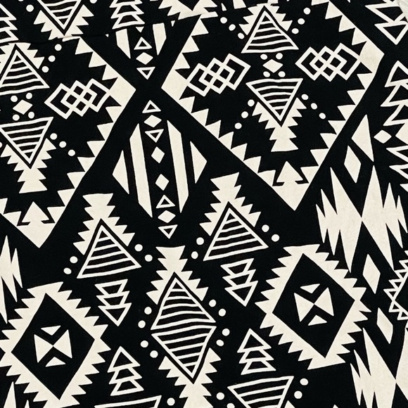 PINK VS Black and White Geometric Pattern Dress w/ back keyhole opening Sz M - Picture 2 of 8